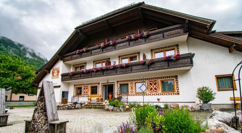 schlickwirt-gruppenhaus-aussen-02