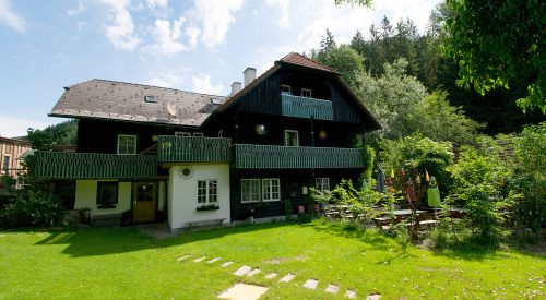 gruppenhaus-waldheimat-aussen-03