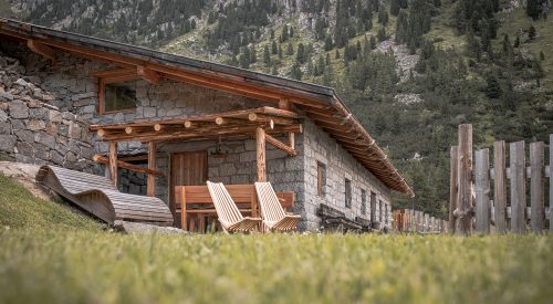 Berghütte aus Stein in Südtirol